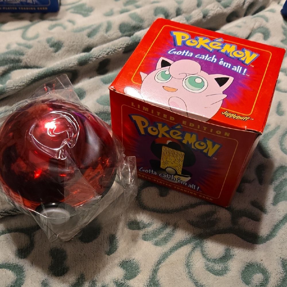 Limited Edition Jigglypuff #39 Pokeball With 23K Gold Plated Trading Card. COA